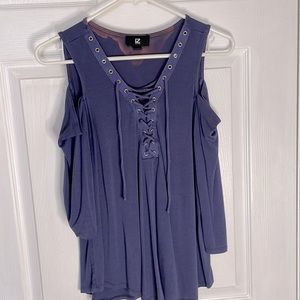 ⭐️2/$6- Blue blouse Medium